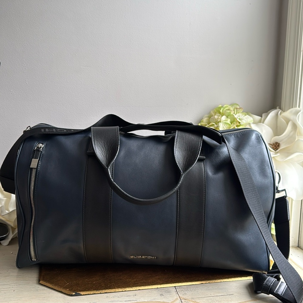 Bugatchi Leather Weekender Duffel Bag in Navy and Black Leather
